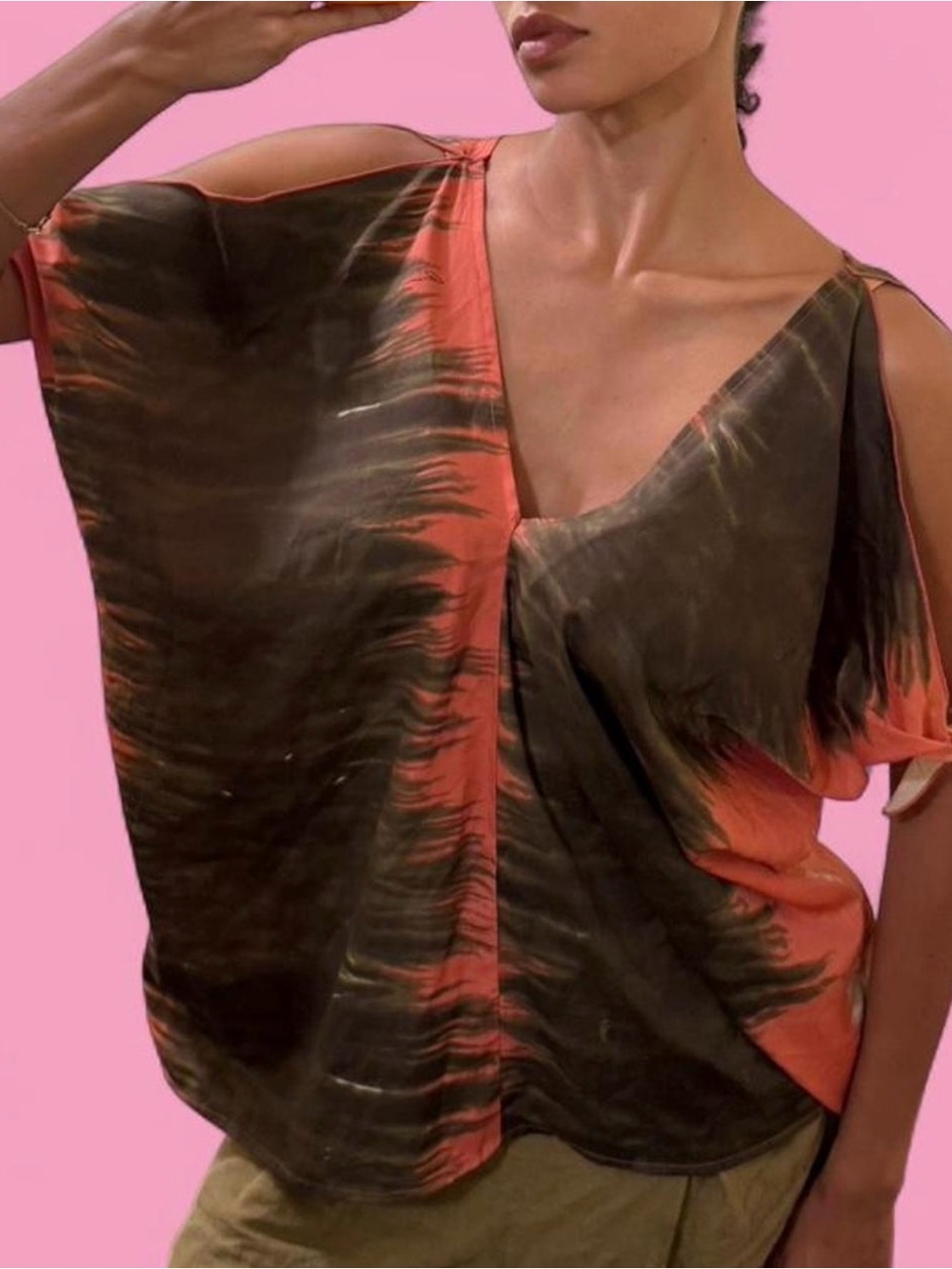 Women’s V-Neck Short Sleeve Tie-Dye Top in Orange and Brown
